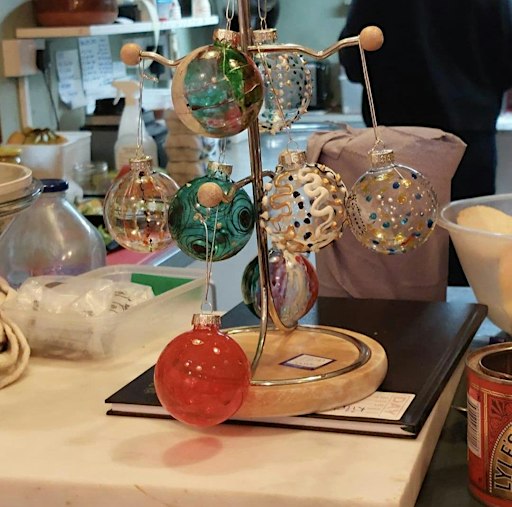 That's Pure Glass (Christmas special)