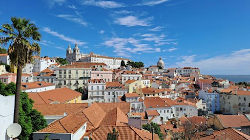 Alfama Walking Tour: Hidden Walls, Underground Ruins and Great Viewpoints