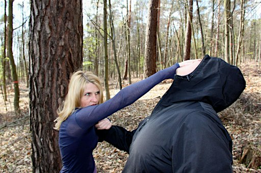 Selbstverteidigung f. Frauen - 4 Stunden Krav Maga Workshop - Basics