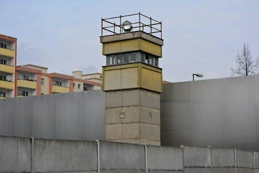 Berlin Wall Tour: The Cold War and Behind the Wall