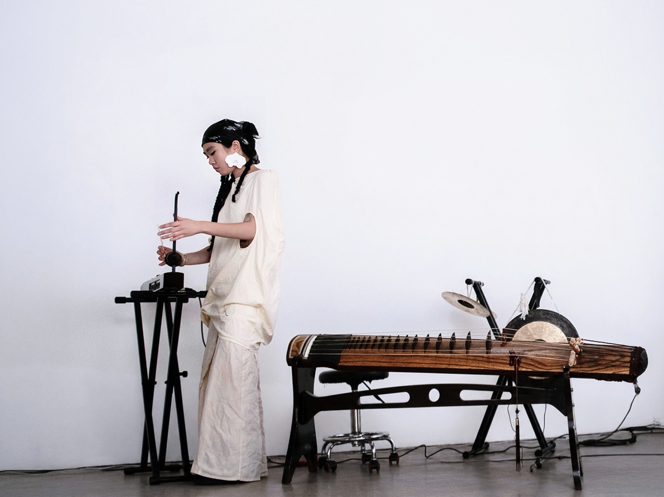Shìshēng 势声: as unspoken sounds 不言之声 . Zhuyang Liu