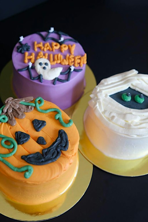Halloween Cake Decorating Event