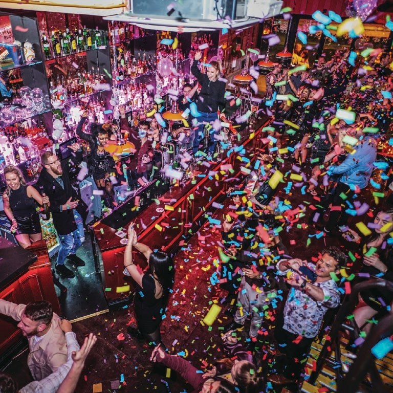 BOTTOMLESS NYE AT SIMMONS SHOREDITCH