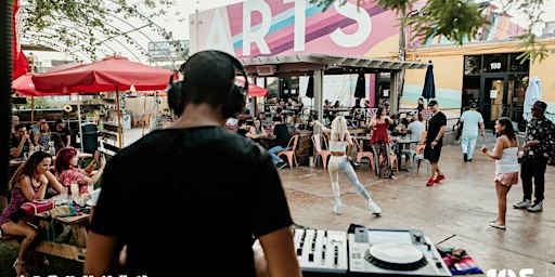 HOUSE MUSIC BRUNCH • SUNDAYS