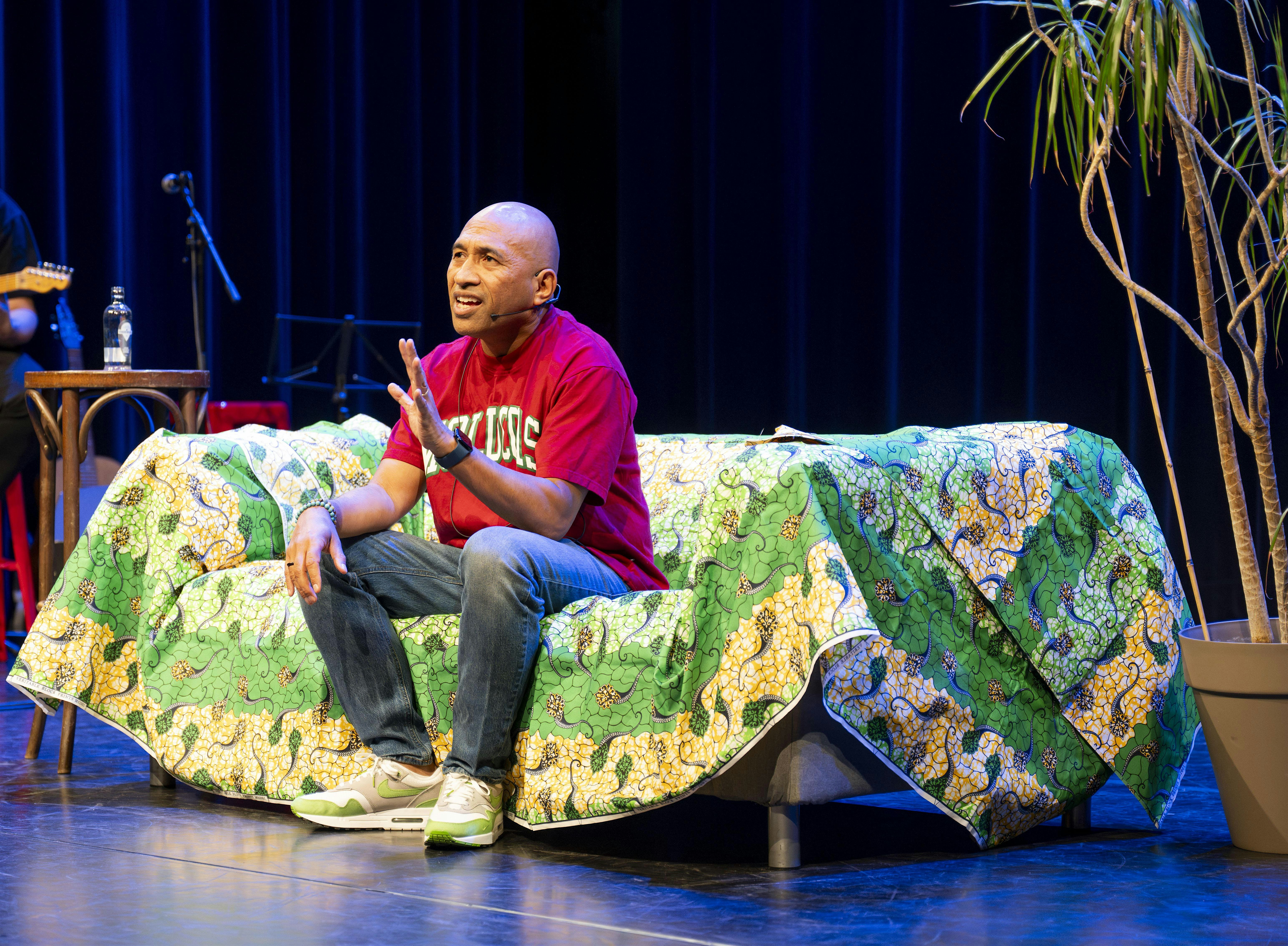Adzalku 'En we gaan nog niet naar huis' - theatervoorstelling