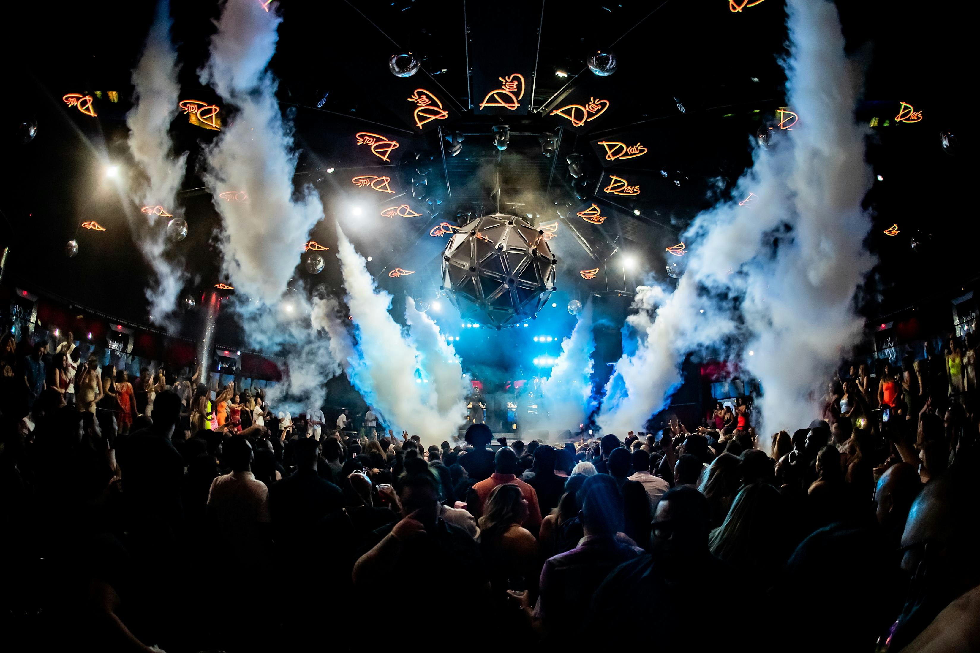 Las Vegas Hip Hop Crawl with Open Bar Party Bus + Skip-the-Line Entry
