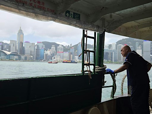Hong Kong Free Tour:Star ferry in Kowloon to a million-dollars view Central