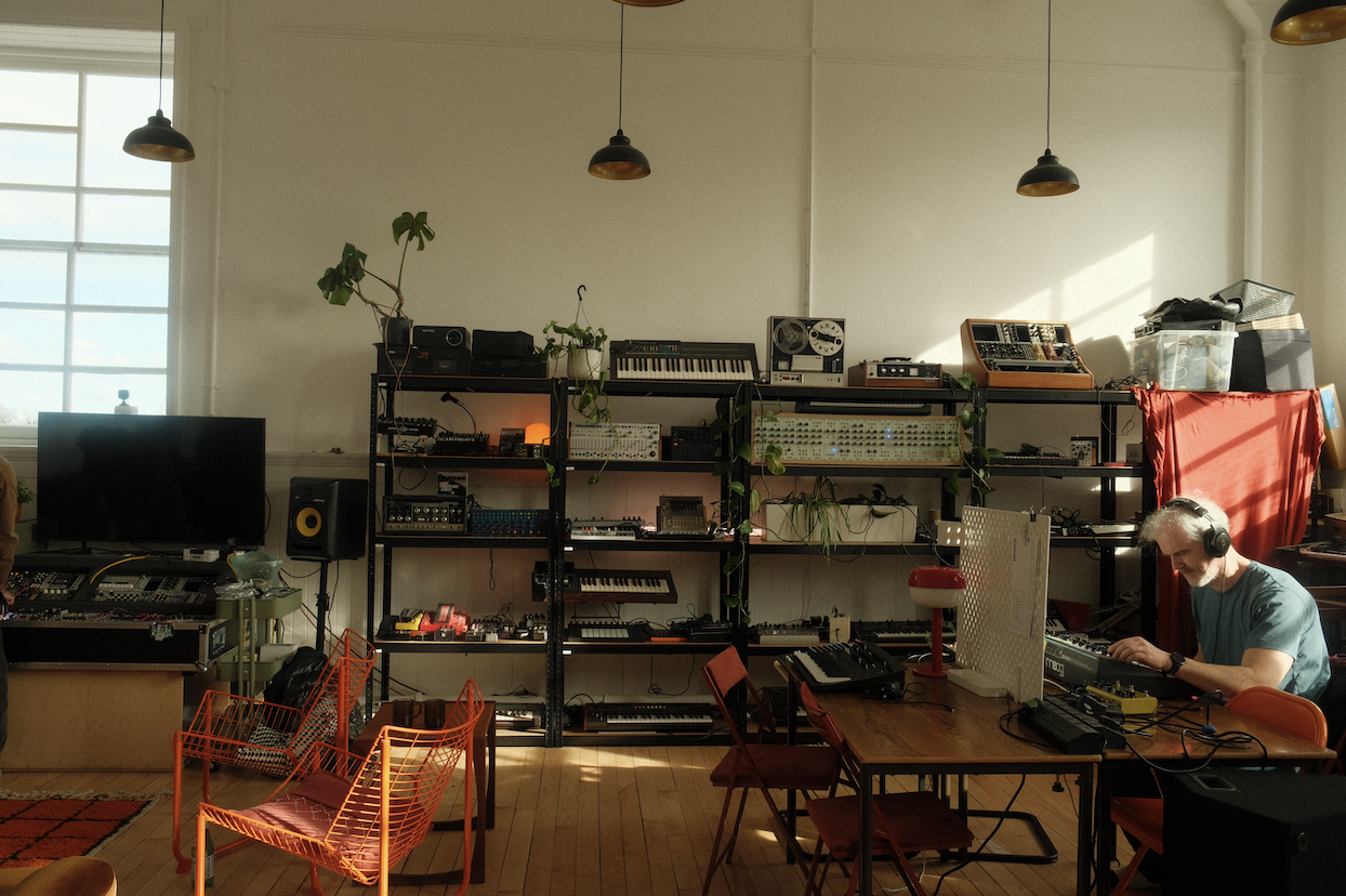 The Shape of a Wave: Suzanne Ciani, Spatial Synthesis and Electronic Performance