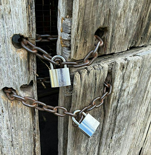 Halloween locks and chains tour