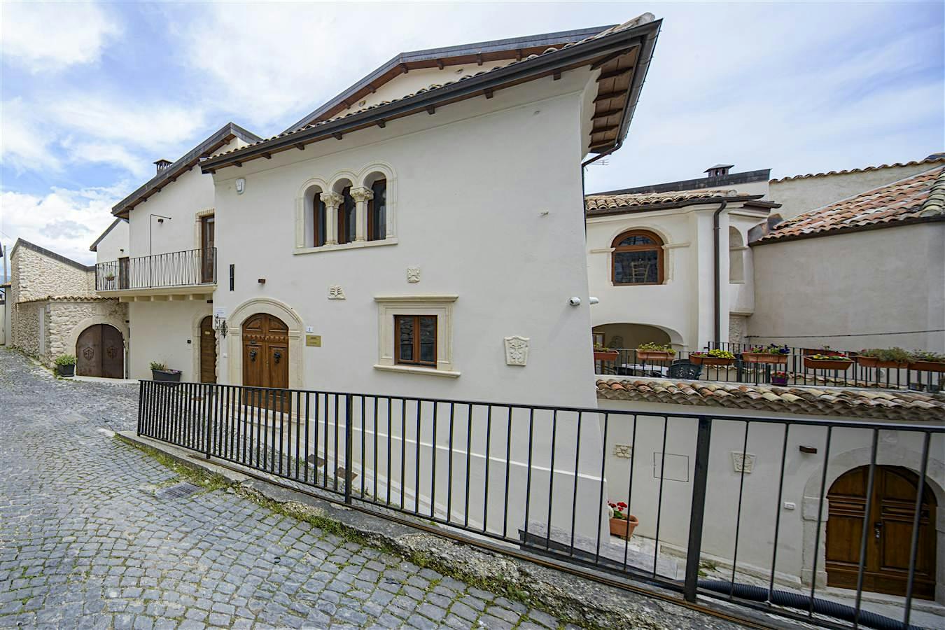 Palazzo De Rubeis - DIMORE DA AMARE AL VOLO