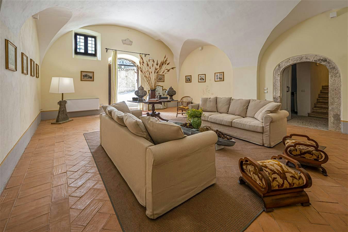 Palazzo Ciarrocca e Chiesa di San Pietro in Arco - DIMORE DA AMARE AL VOLO