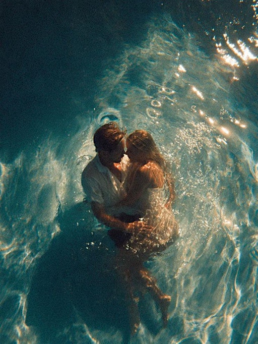 LIQUID INTIMACY - A deep dive into sensuality for lovers