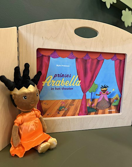 Voorlezen met vertelkastje: Prinses Arabella in het theater (4+)