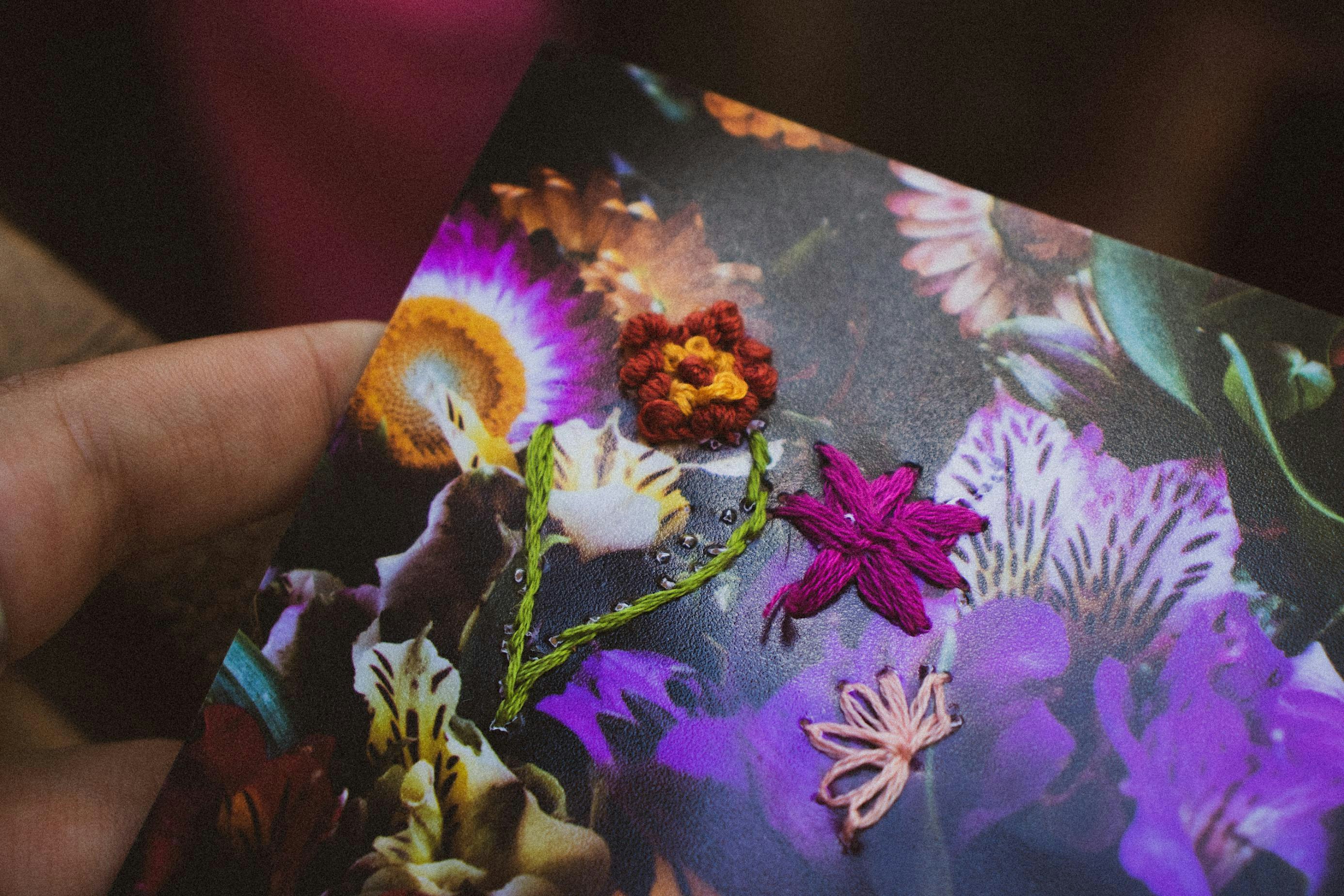 Ricamare [ciò che fiorisce]: workshop di ricamo floreale su fotografia