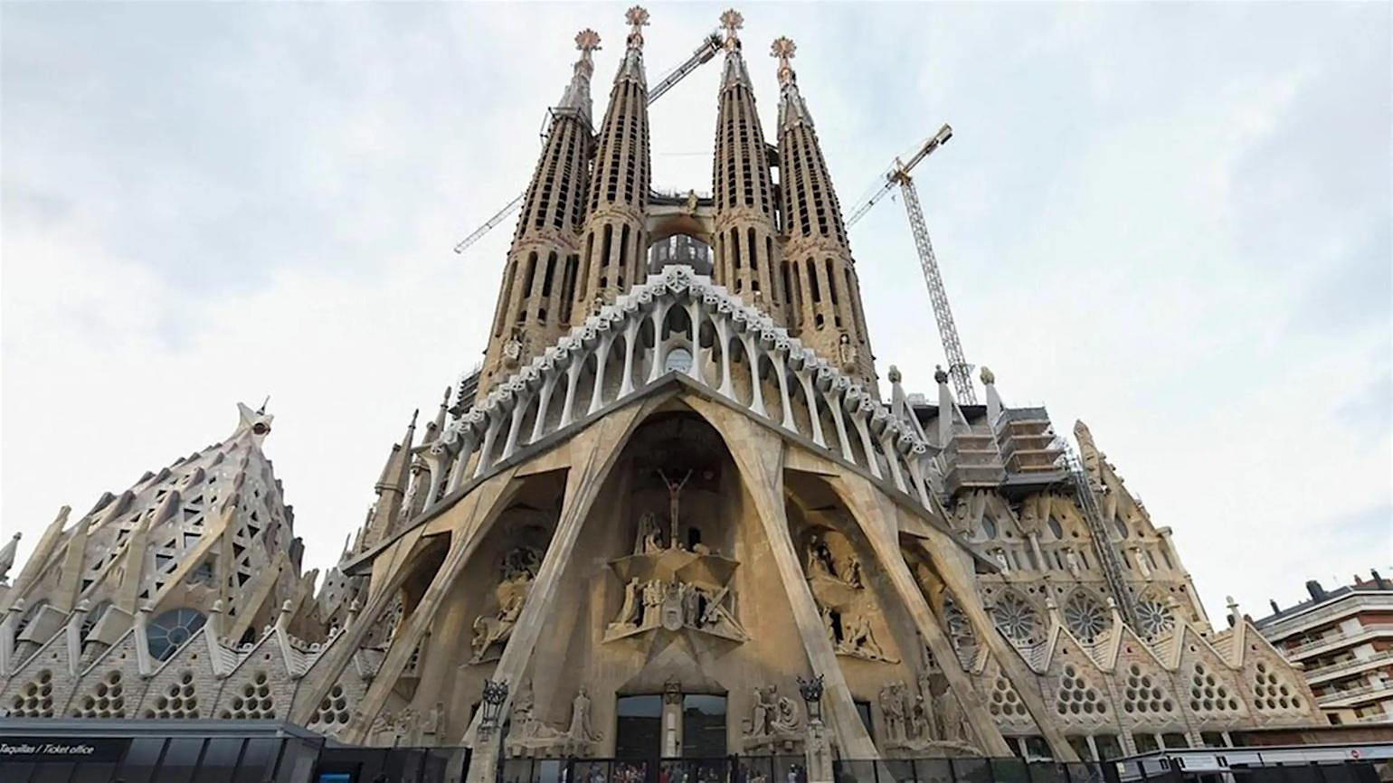 Barcelona: Oh My Gaudi Walking Tour