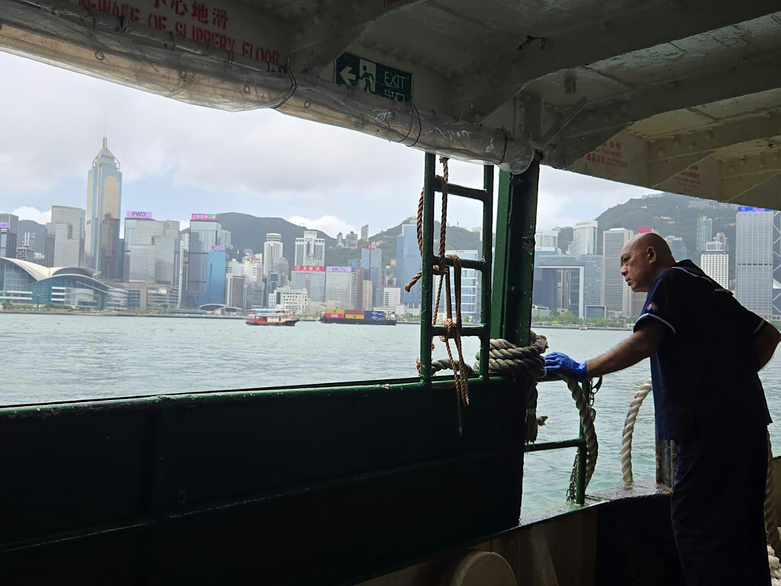 Hong Kong Free Tour:Star ferry in Kowloon to a million-dollars view Central